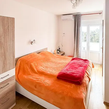 Διαμέρισμα Gorgeous In Rab With House Sea View